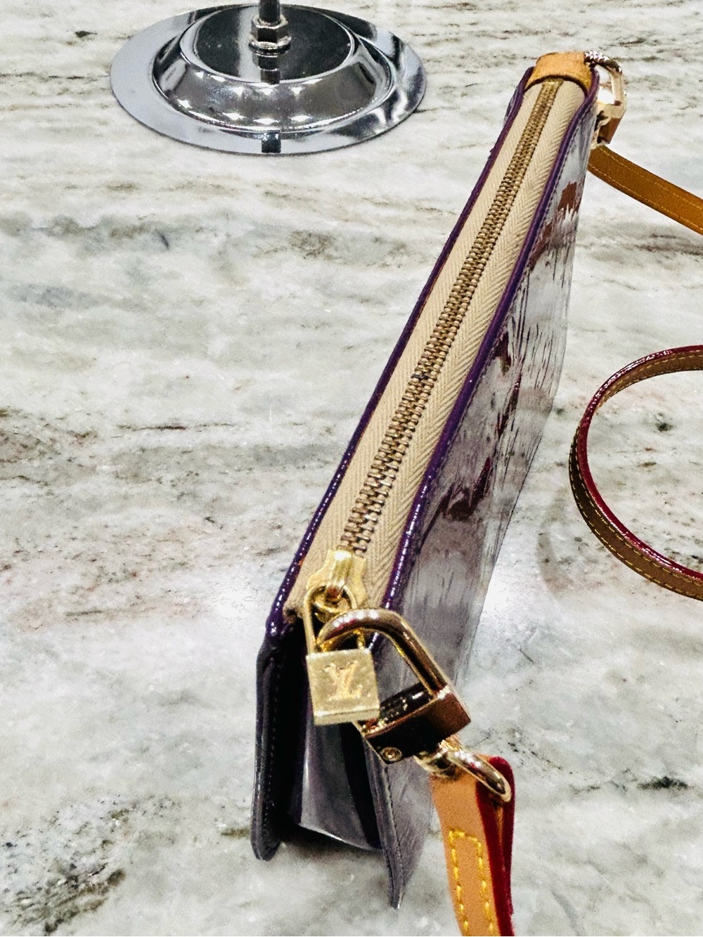 Louis Vuitton Authentic Rare Purple Vernis Monogram Crossbody - Picture 10 of 16